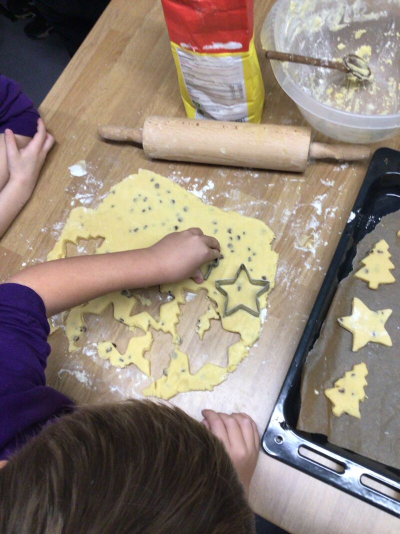 Image for the Tweet beginning: Team Starfish have baked shortbread